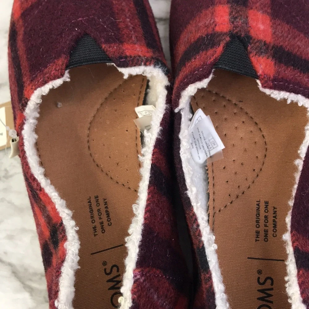 TOMS Slippers Size 7.5 Belmont Red Plaid w/ Faux Shearling Shoes flat